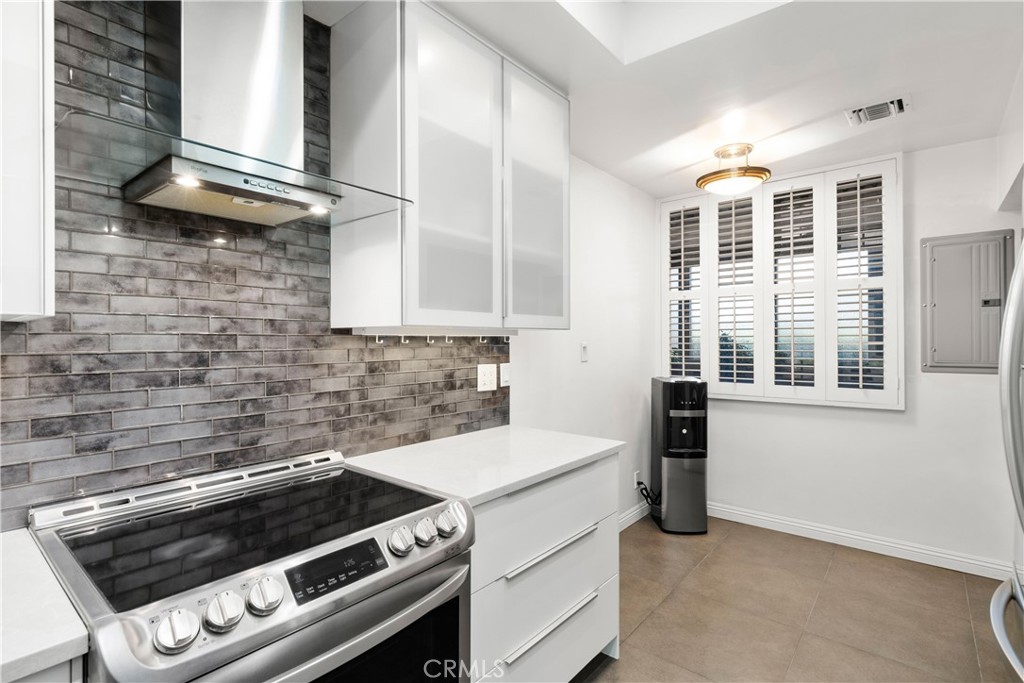 Beverly Hills, California, 90212, United States, 2 Bedrooms Bedrooms, ,2 BathroomsBathrooms,Residential,For Sale,1912615