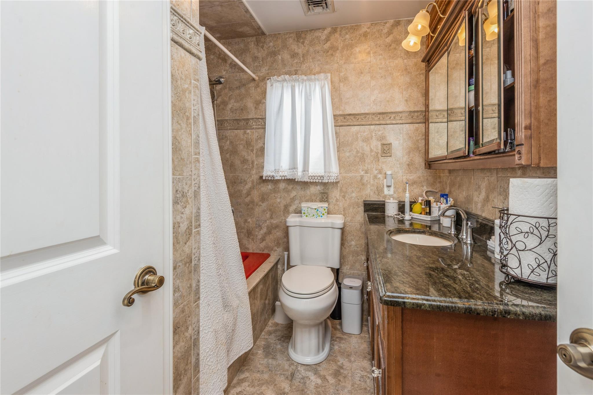 Bayville, New York, 11709, United States, 7 Bedrooms Bedrooms, ,4 BathroomsBathrooms,Residential,For Sale,1908304