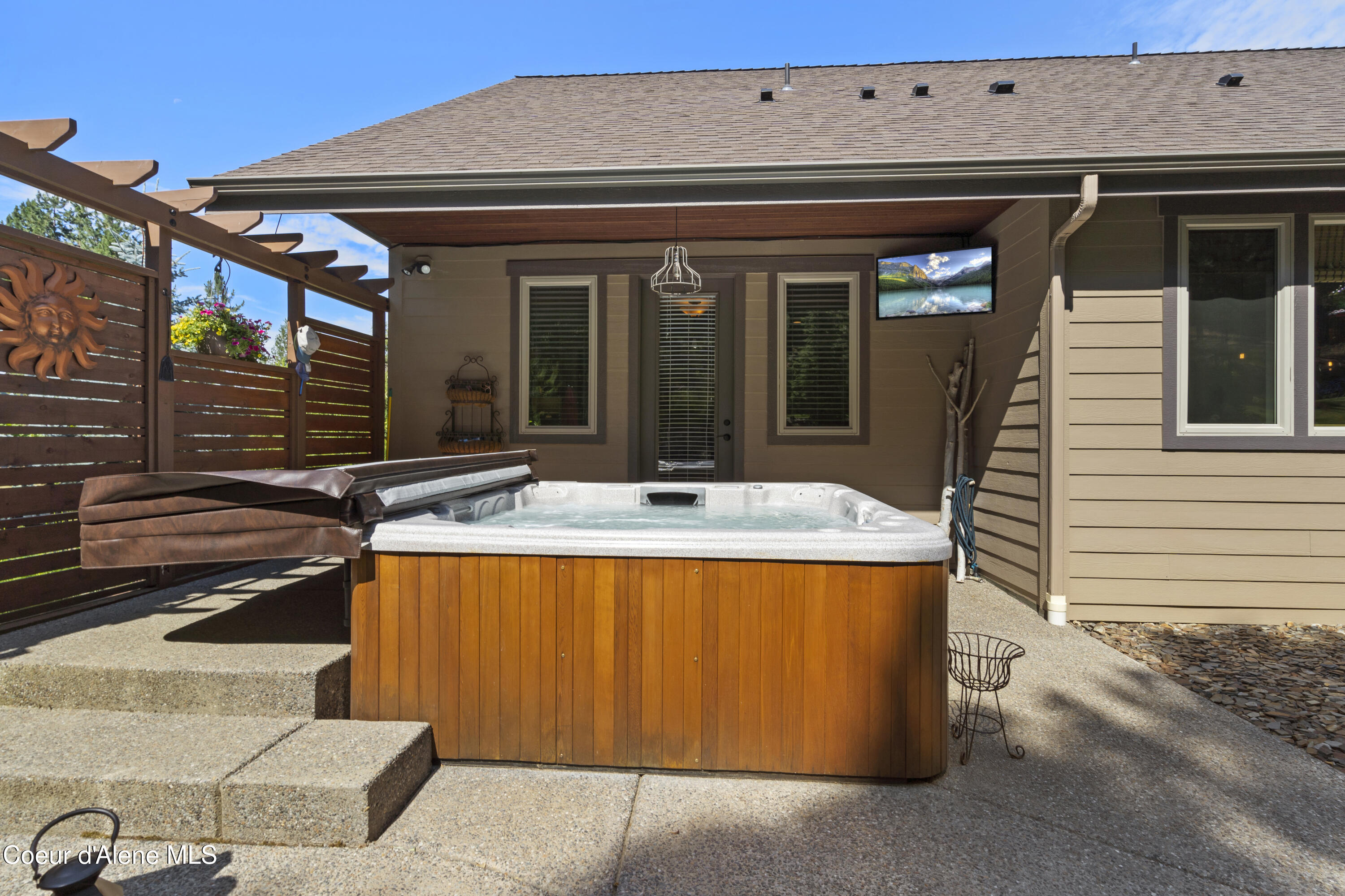 Coeur d'Alene, Idaho, 83815, United States, 5 Bedrooms Bedrooms, ,4 BathroomsBathrooms,Residential,For Sale,2048634