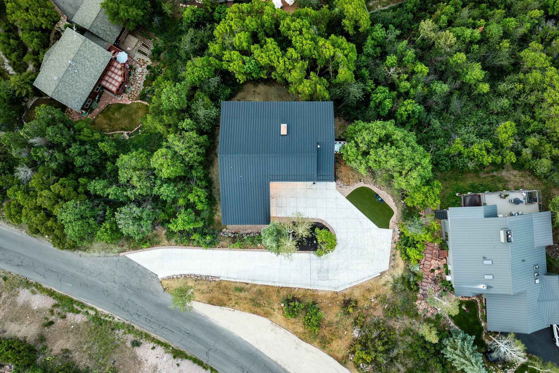  Full Scale Rebuild with Amazing Outdoor Spaces and Views - 物件實景