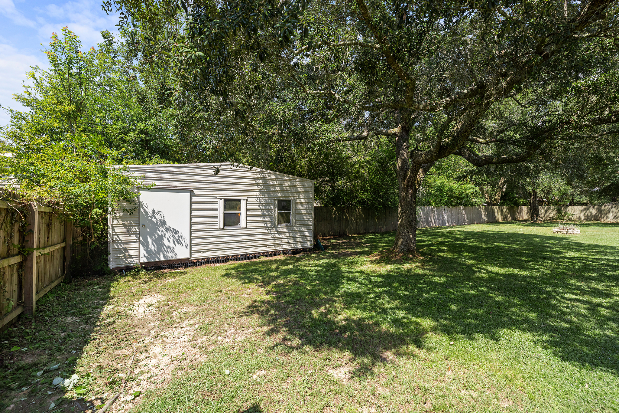  Move-In Ready Home on Nearly an Acre - 物件實景