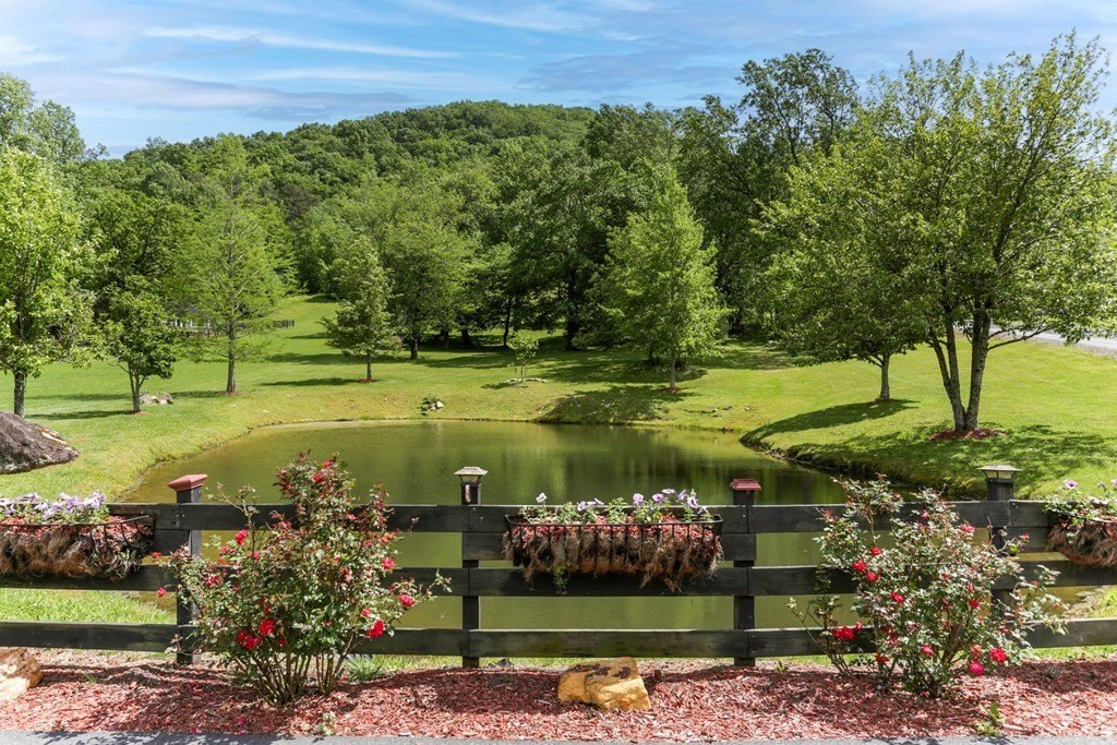 Hayesville, North Carolina, 28904, United States, 4 Bedrooms Bedrooms, ,4 BathroomsBathrooms,Residential,For Sale,1879650