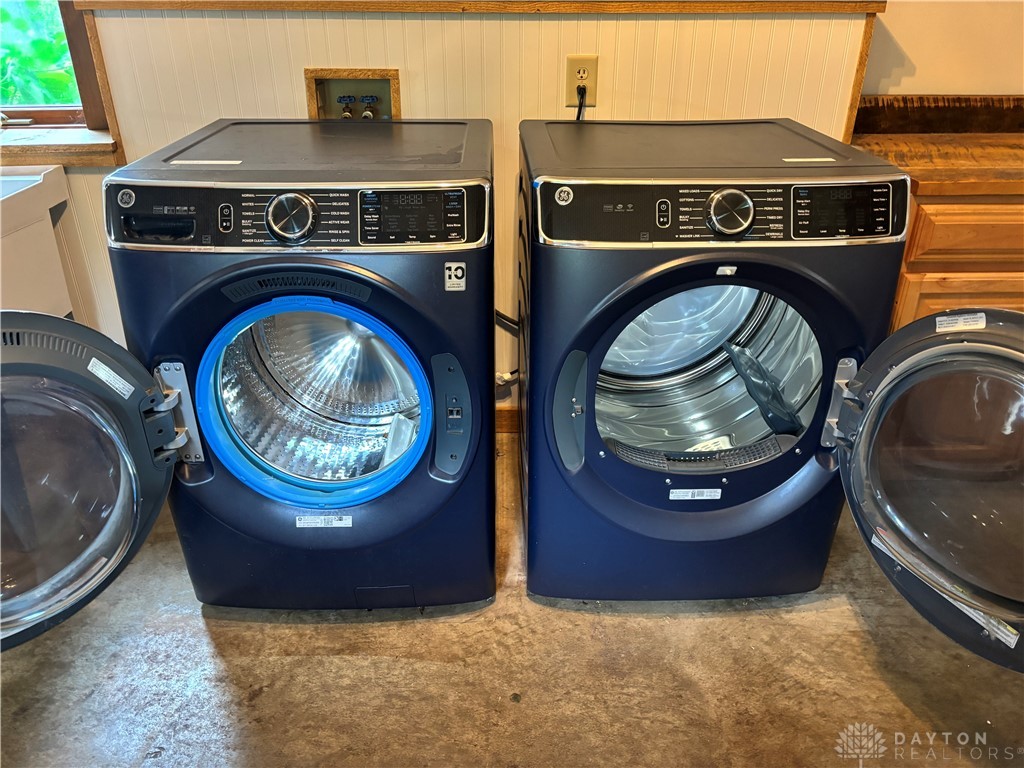 Yellow Springs Vlg, Ohio, 45387, United States, 3 Bedrooms Bedrooms, ,2 BathroomsBathrooms,Residential,For Sale,1906404