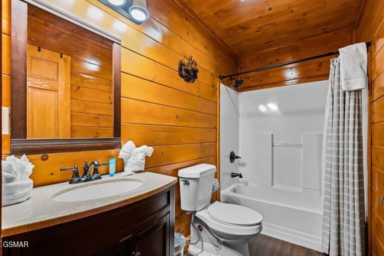 Sevierville, Tennessee, 37876, United States, 2 Bedrooms Bedrooms, ,4 BathroomsBathrooms,Residential,For Sale,2019046