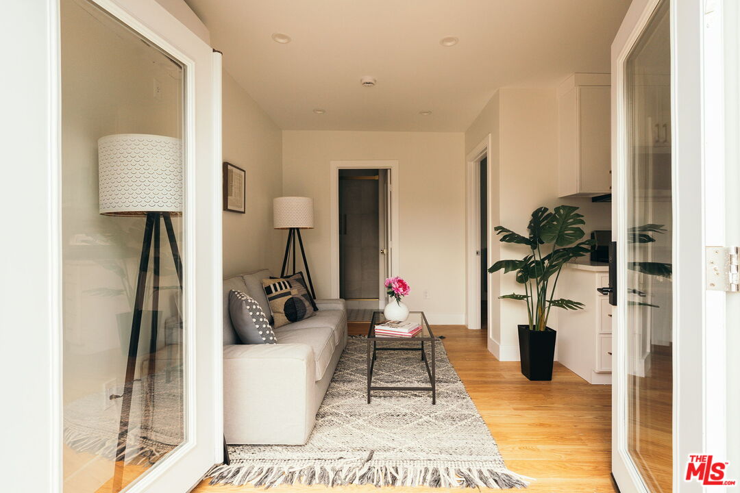 Los Angeles, California, 90019, United States, 4 Bedrooms Bedrooms, ,4 BathroomsBathrooms,Residential,For Sale,1889946