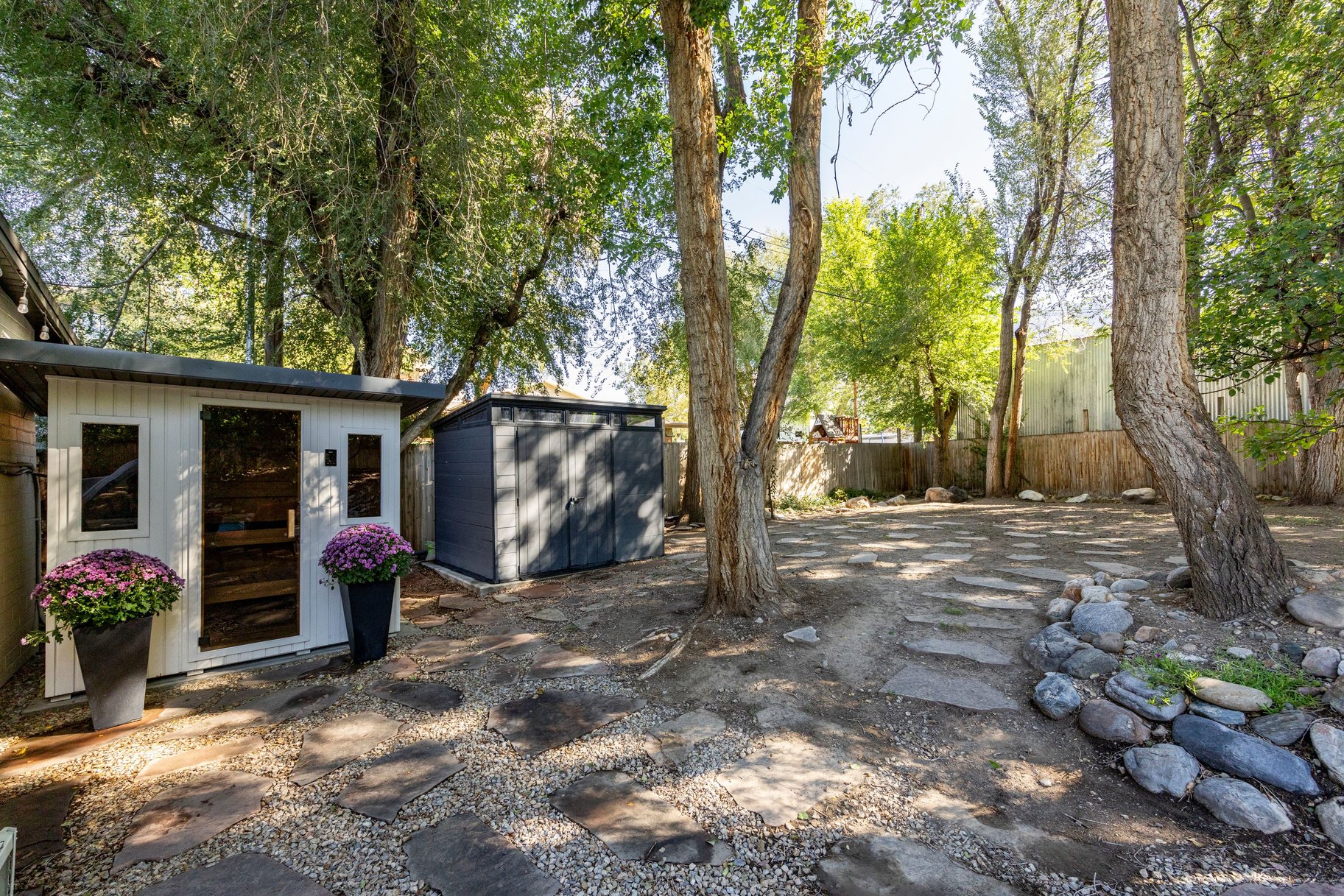  Mid Century Modern Home on a 1/2 Acre Lot - 物件實景