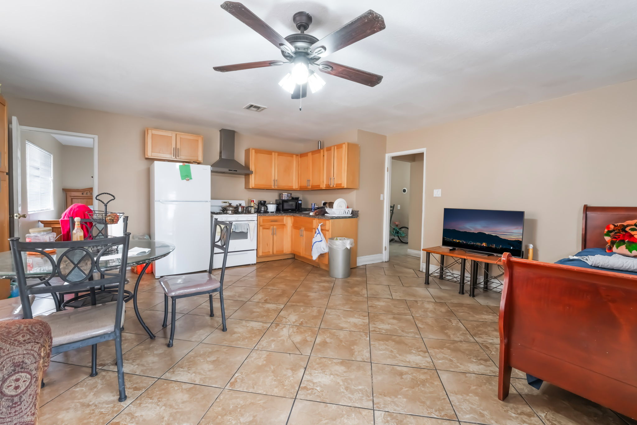 Las Vegas, Nevada, 89104, United States, 4 Bedrooms Bedrooms, ,2 BathroomsBathrooms,Residential,For Sale,1924151