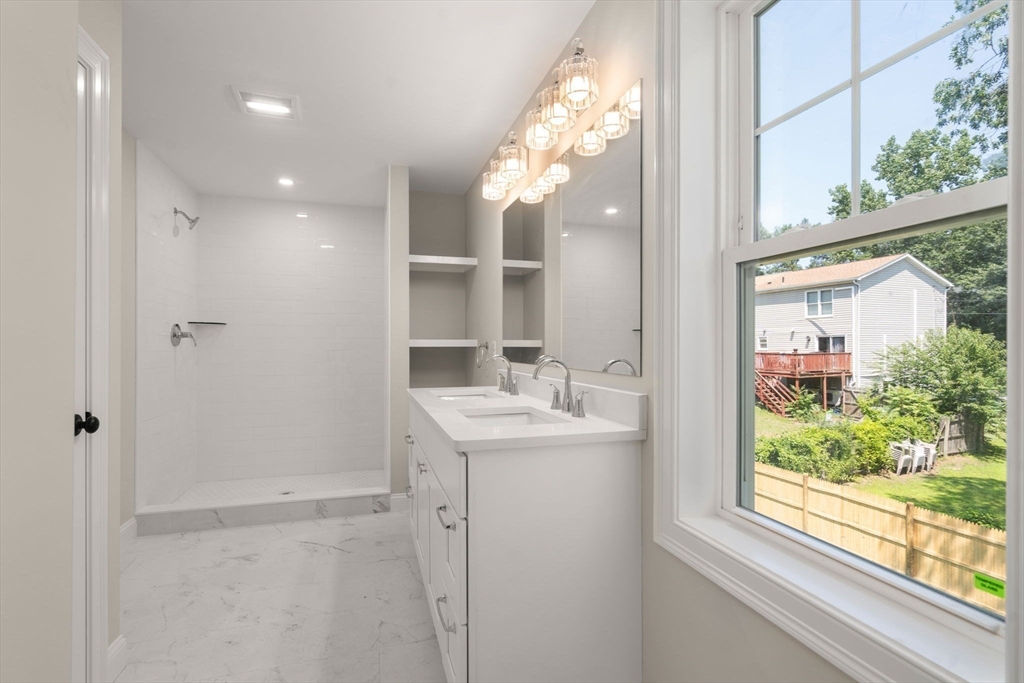 Worcester, Massachusetts, 01606, United States, 3 Bedrooms Bedrooms, ,3 BathroomsBathrooms,Residential,For Sale,1905878