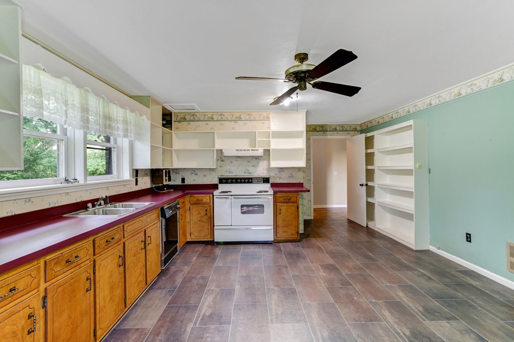 Blairsville, Georgia, 30512, United States, 4 Bedrooms Bedrooms, ,3 BathroomsBathrooms,Residential,For Sale,1930011