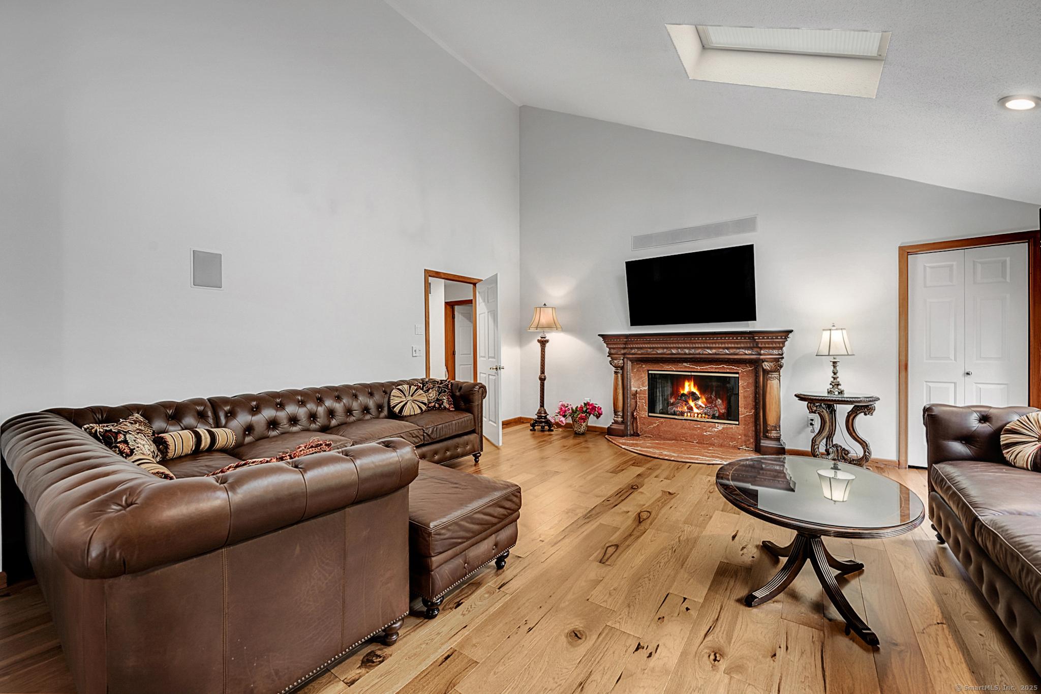 Avon, Connecticut, 06001, United States, 5 Bedrooms Bedrooms, ,6 BathroomsBathrooms,Residential,For Sale,1982009