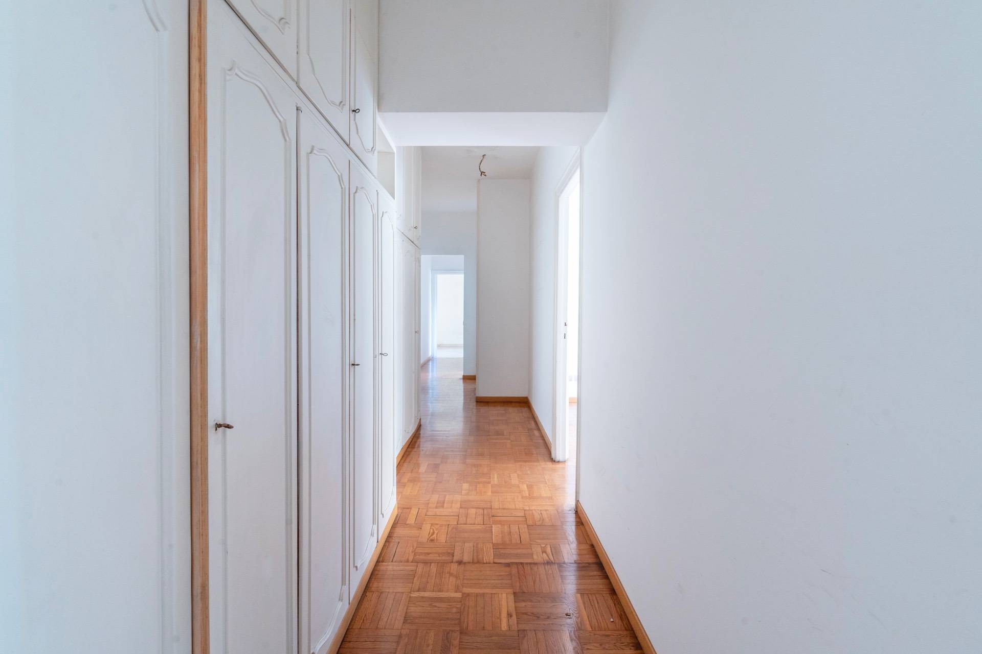 Roma, Roma, 00100, IT, 4 Bedrooms Bedrooms, ,2 BathroomsBathrooms,Residential,For Sale,1836935