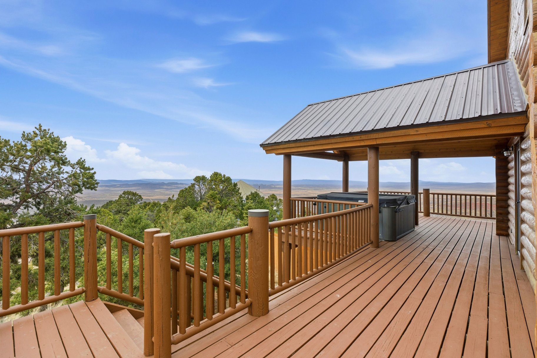  Renovated Log Cabin in Cedar Highlands with Wraparound Deck & Mountain Views - 物件實景