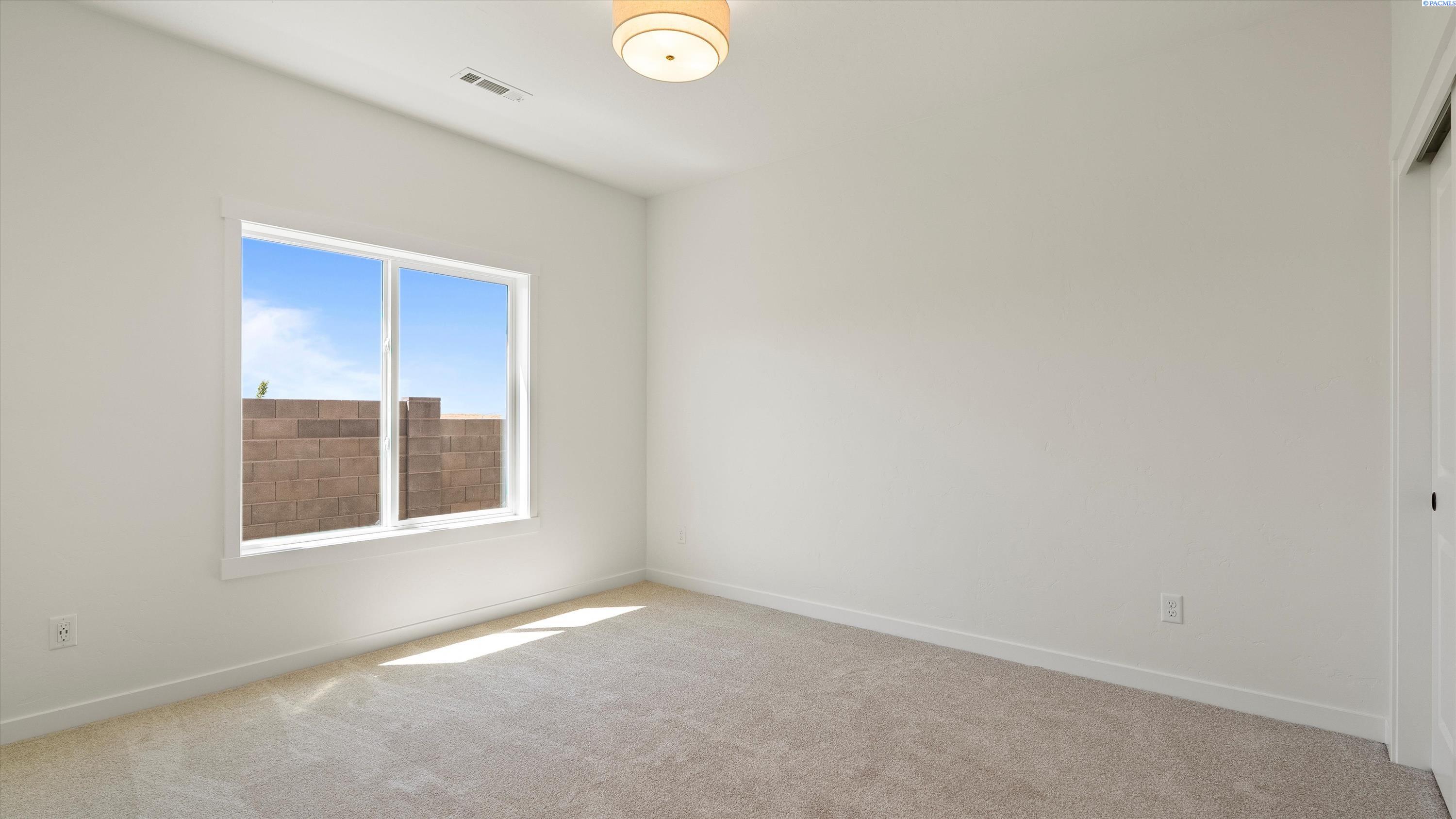 Richland, Washington, 99352, United States, 3 Bedrooms Bedrooms, ,2 BathroomsBathrooms,Residential,For Sale,1883404