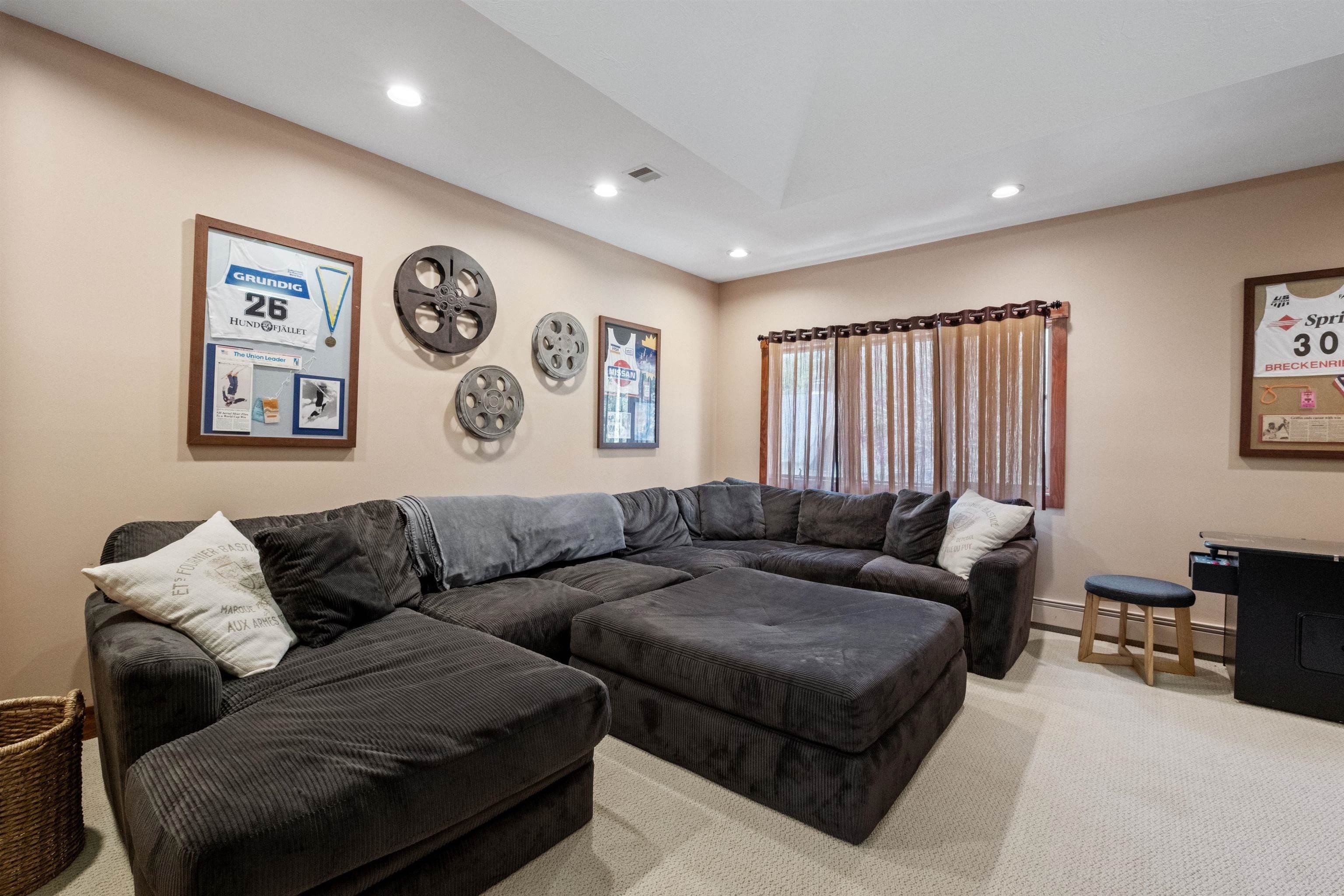 Lincoln, New Hampshire, 03251, United States, 4 Bedrooms Bedrooms, ,1 BathroomBathrooms,Residential,For Sale,1976303