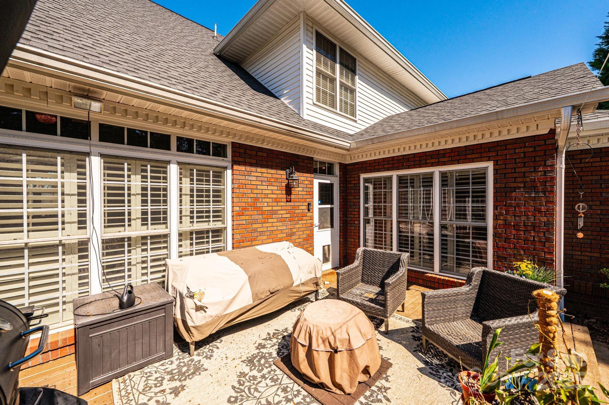 Hickory, North Carolina, 28601, United States, 5 Bedrooms Bedrooms, ,5 BathroomsBathrooms,Residential,For Sale,1758743