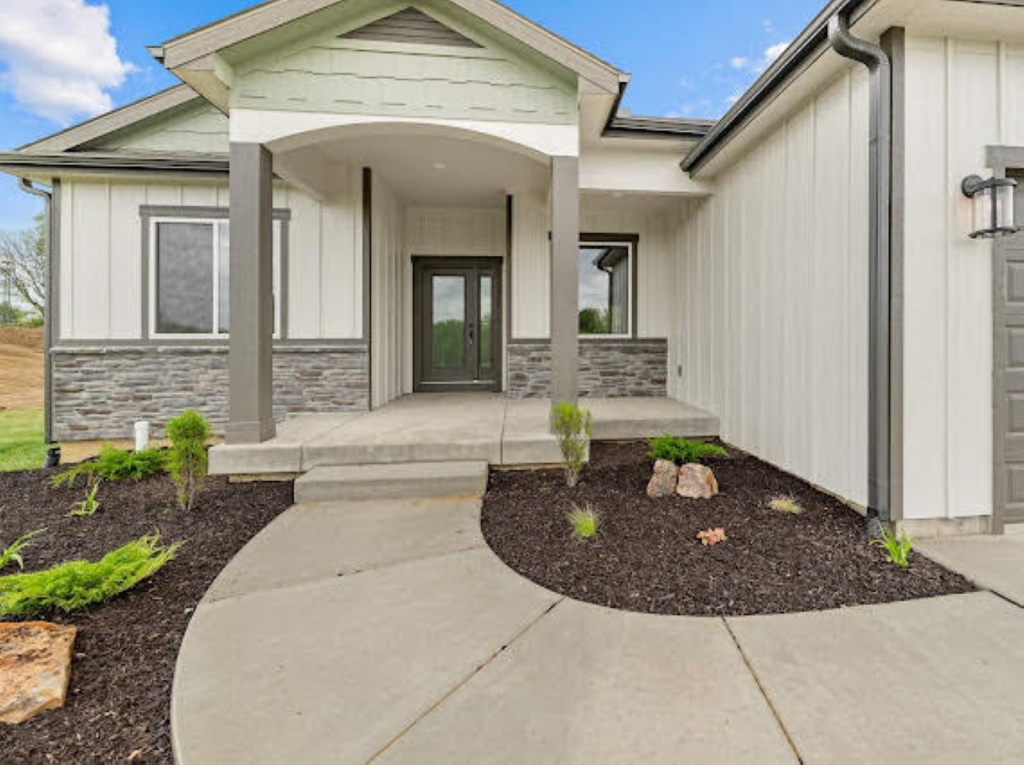 Salina, Kansas, 67401, United States, 5 Bedrooms Bedrooms, ,3 BathroomsBathrooms,Residential,For Sale,1737459