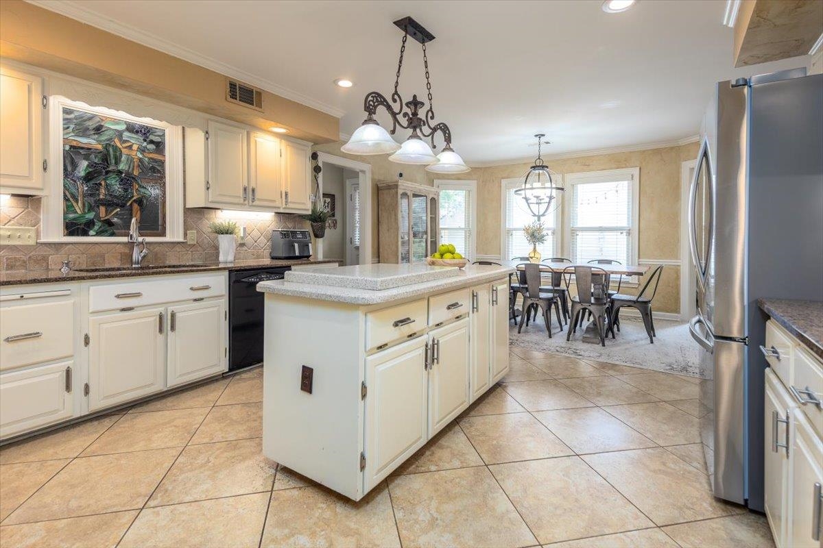 Collierville, Tennessee, 38017, United States, 4 Bedrooms Bedrooms, ,2 BathroomsBathrooms,Residential,For Sale,1911885
