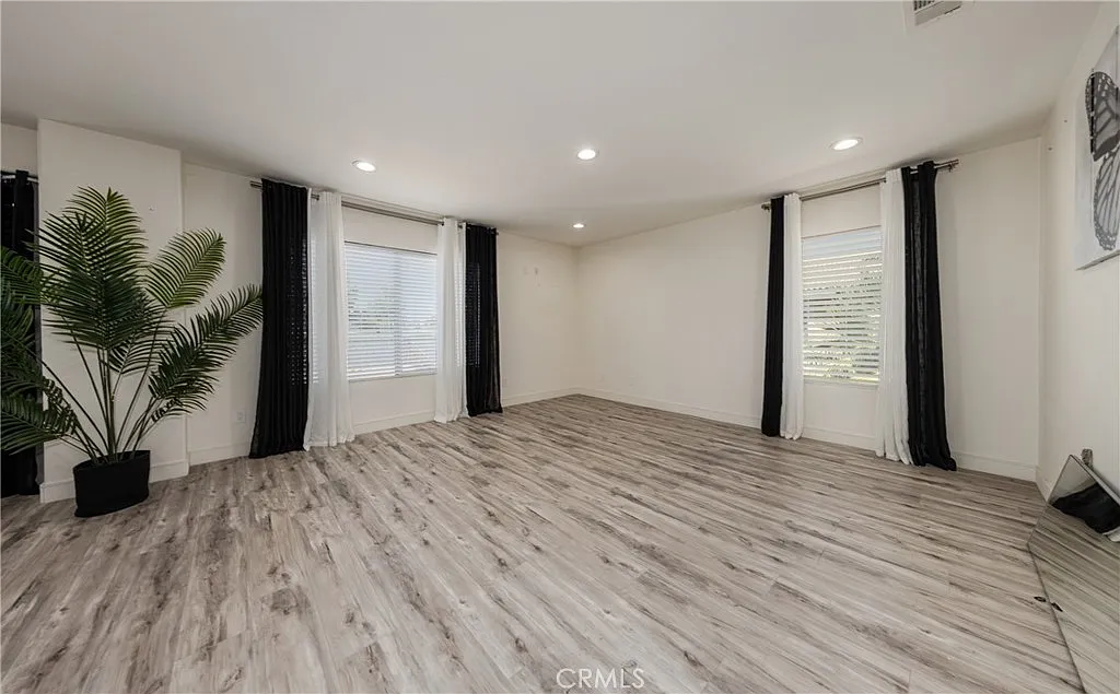 Victorville, California, 92395, United States, 5 Bedrooms Bedrooms, ,3 BathroomsBathrooms,Residential,For Sale,1976138