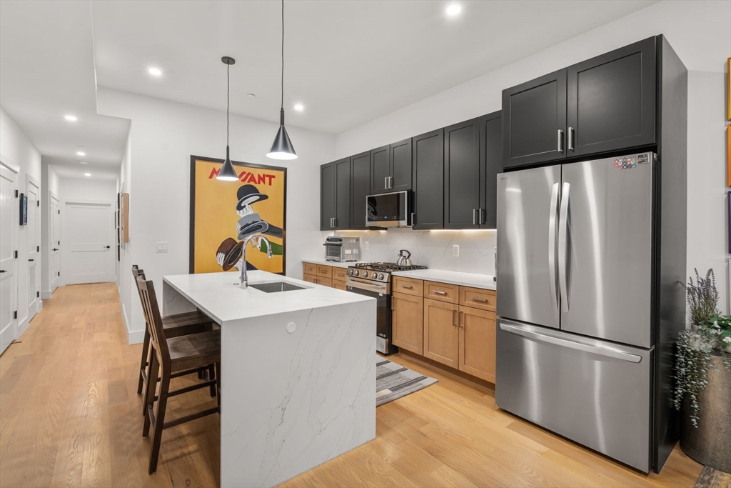 Boston, Massachusetts, 02128, United States, 2 Bedrooms Bedrooms, ,2 BathroomsBathrooms,Residential,For Sale,1940693