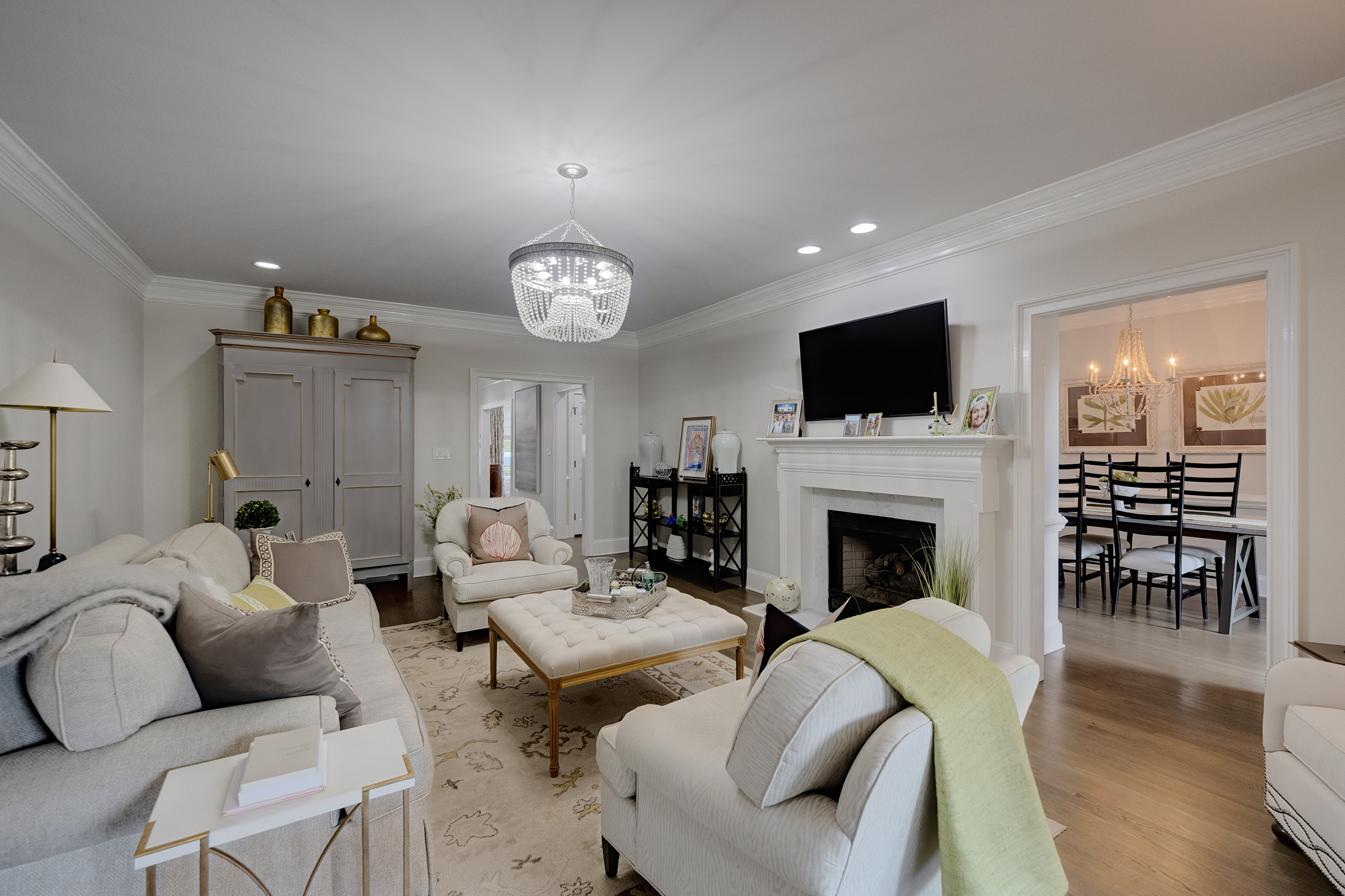  Elegantly Renovated Townhome in Gated Community - 物件實景
