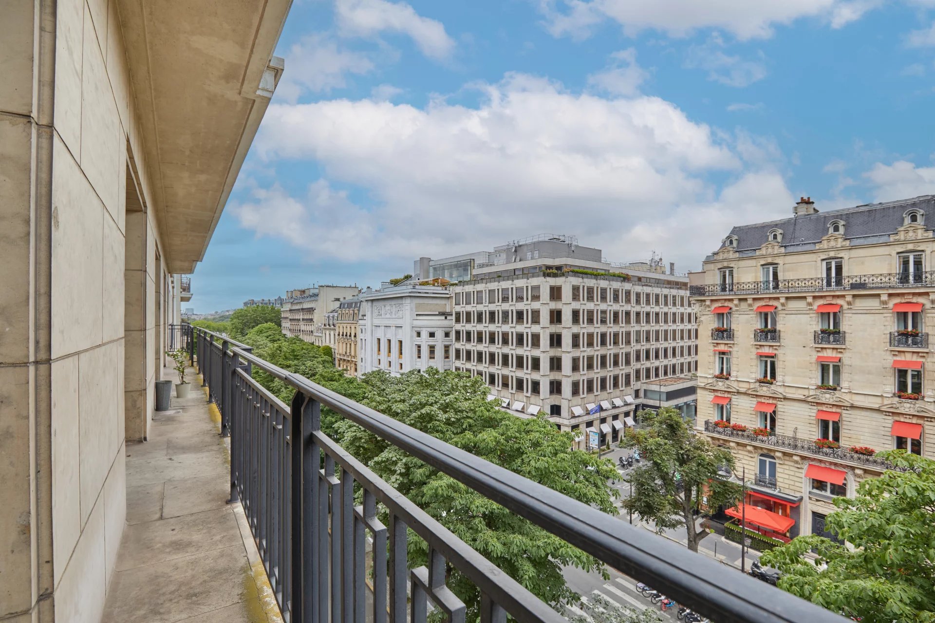 Paris 8th, Île-de-France, 75008, FR, 4 Bedrooms Bedrooms, ,6 BathroomsBathrooms,Residential,For Sale,1560654
