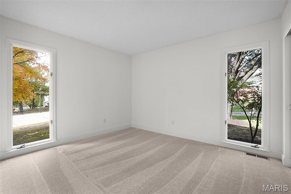 Ellisville, Missouri, 63011, United States, 4 Bedrooms Bedrooms, ,3 BathroomsBathrooms,Residential,For Sale,1989031