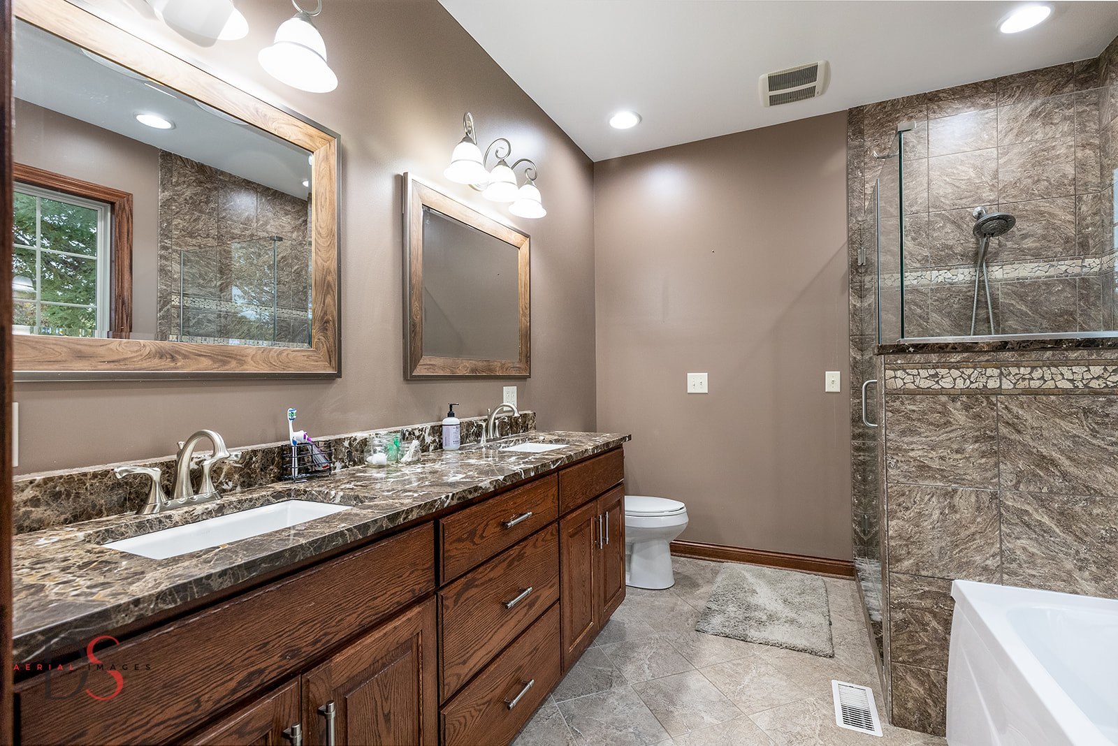 Marseilles, Illinois, 61341, United States, 4 Bedrooms Bedrooms, ,3 BathroomsBathrooms,Residential,For Sale,1970434