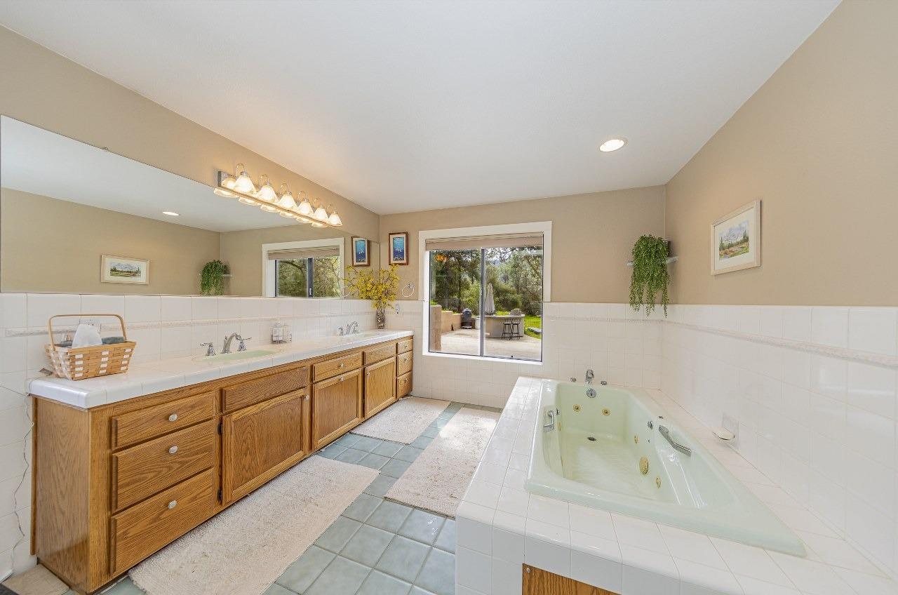 Oakhurst, California, 93644, United States, 3 Bedrooms Bedrooms, ,3 BathroomsBathrooms,Residential,For Sale,1977364