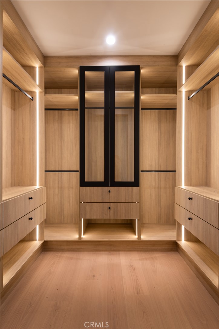 Sherman Oaks, California, 91423, United States, 6 Bedrooms Bedrooms, ,7 BathroomsBathrooms,Residential,For Sale,1990929