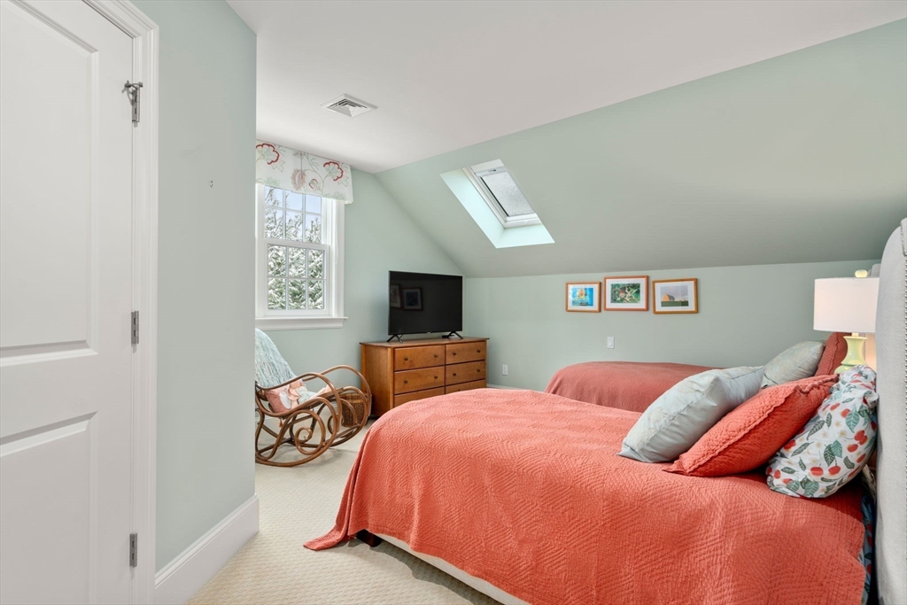 Weston, Massachusetts, 02493, United States, 3 Bedrooms Bedrooms, ,5 BathroomsBathrooms,Residential,For Sale,1941608