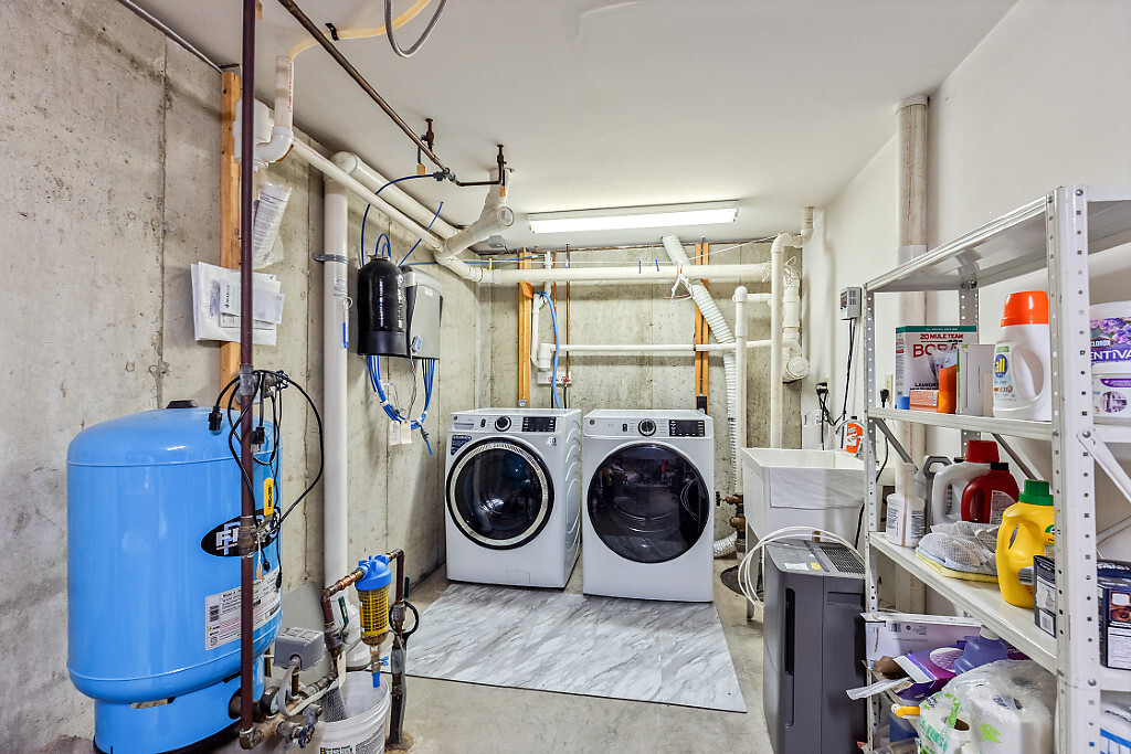 Rome, Maine, 04963, United States, 4 Bedrooms Bedrooms, ,2 BathroomsBathrooms,Residential,For Sale,1948503