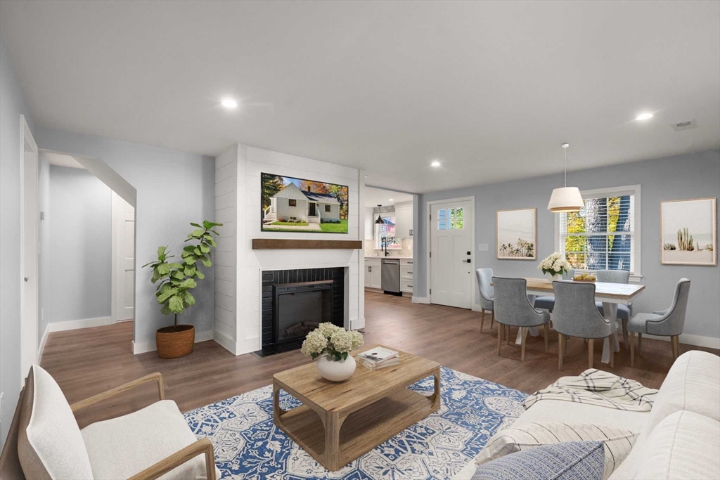 Abington, Massachusetts, 02351, United States, 3 Bedrooms Bedrooms, ,3 BathroomsBathrooms,Residential,For Sale,1987821