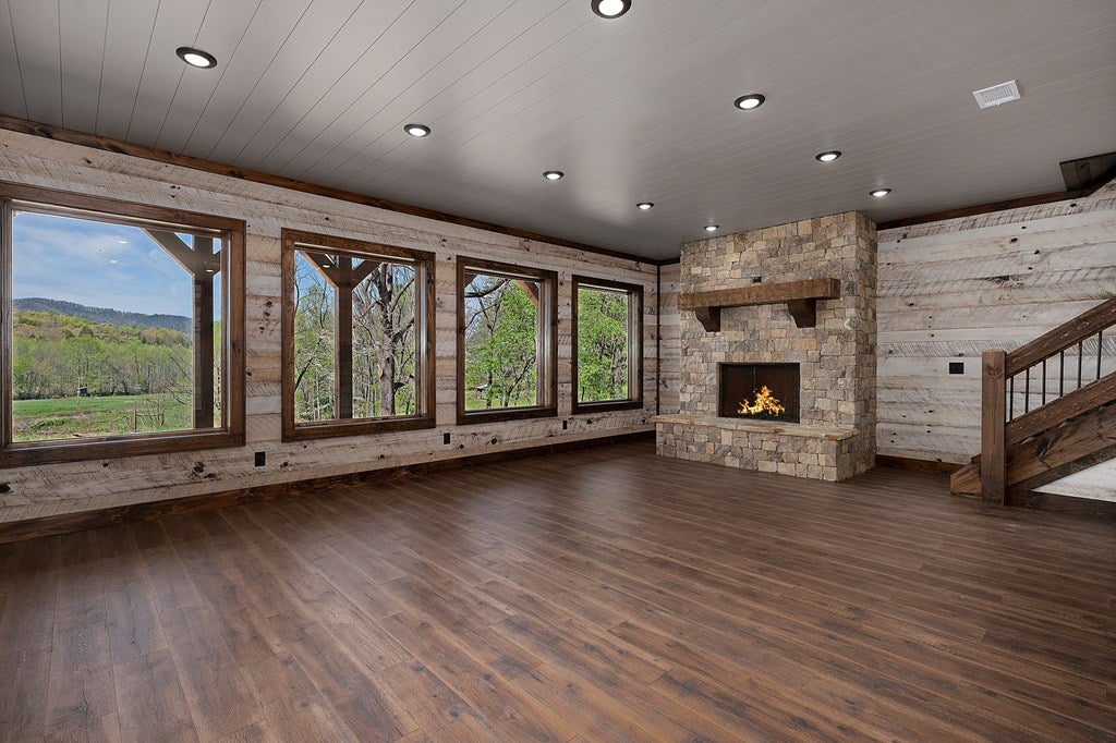 Blue Ridge, Georgia, 30513, United States, 4 Bedrooms Bedrooms, ,4 BathroomsBathrooms,Residential,For Sale,1804354