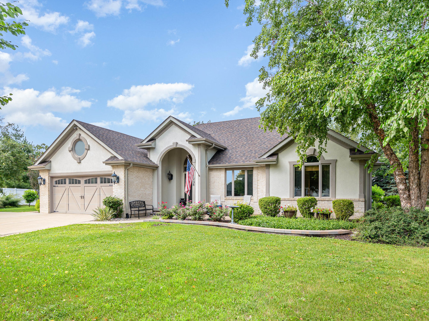 Shorewood, Illinois, 60404, United States, 3 Bedrooms Bedrooms, ,3 BathroomsBathrooms,Residential,For Sale,1937616