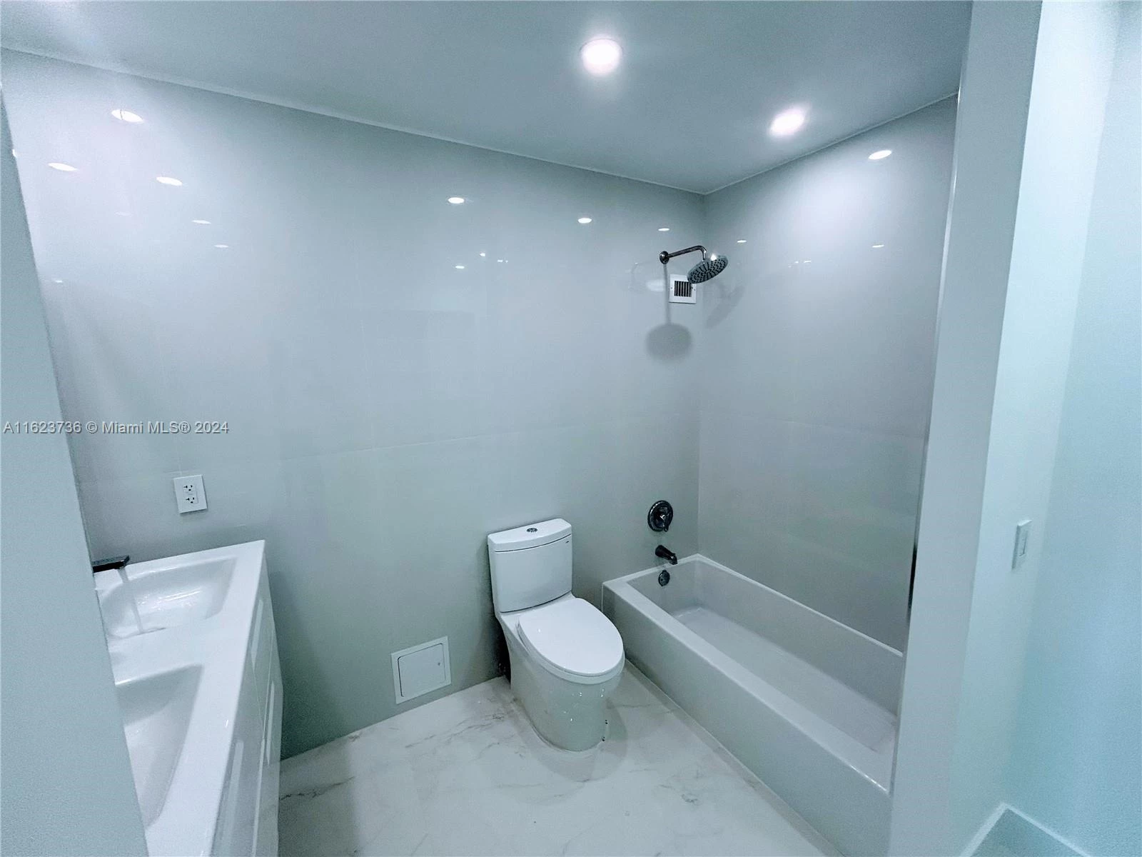 2030 S Ocean Dr Unit 2220, Hallandale Beach, Florida, 33009, United States, 2 Bedrooms Bedrooms, ,2 BathroomsBathrooms,Residential,For Sale,2030 S Ocean Dr Unit 2220,1573170