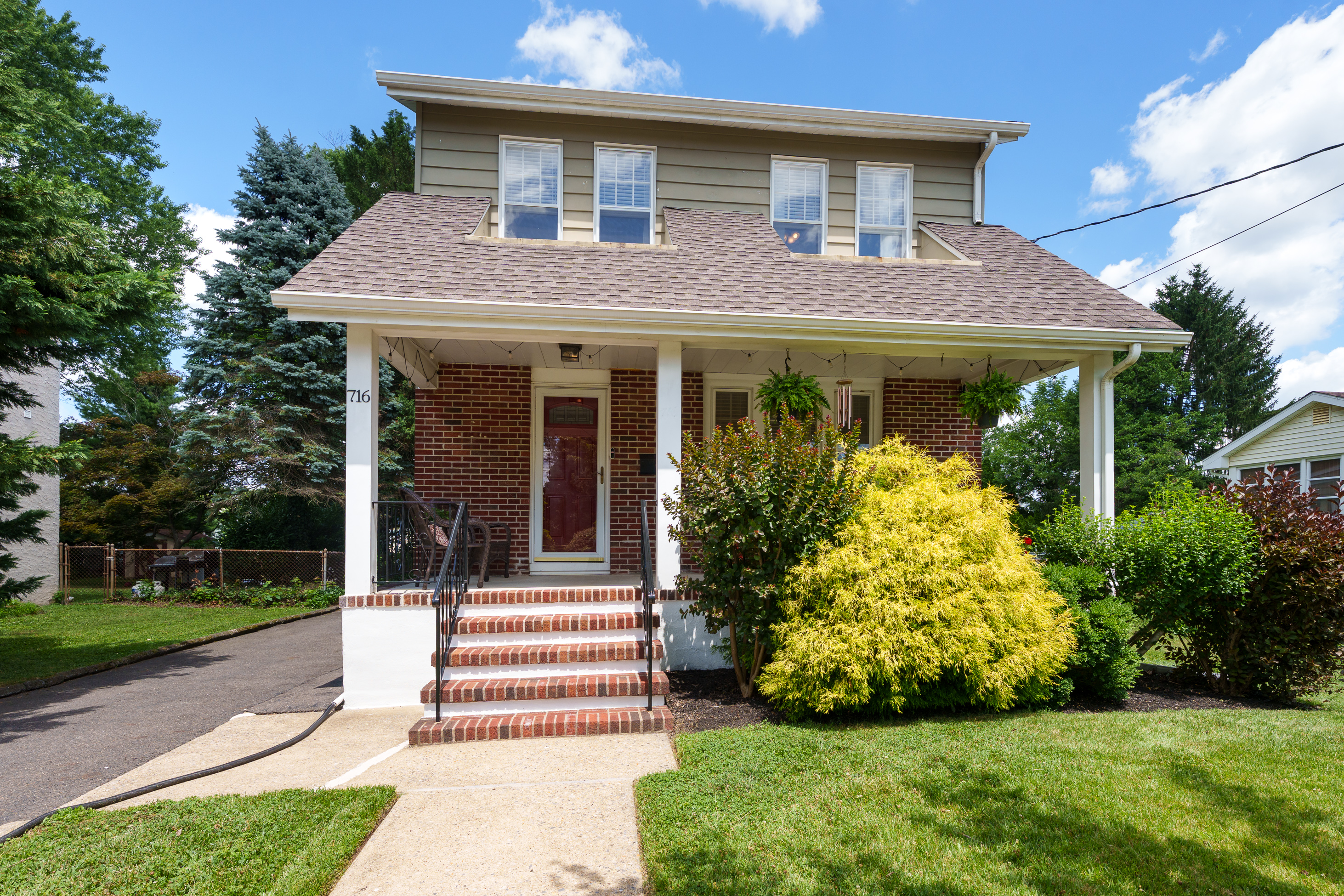  Classic Craftsman with Appealing Location - 物件實景