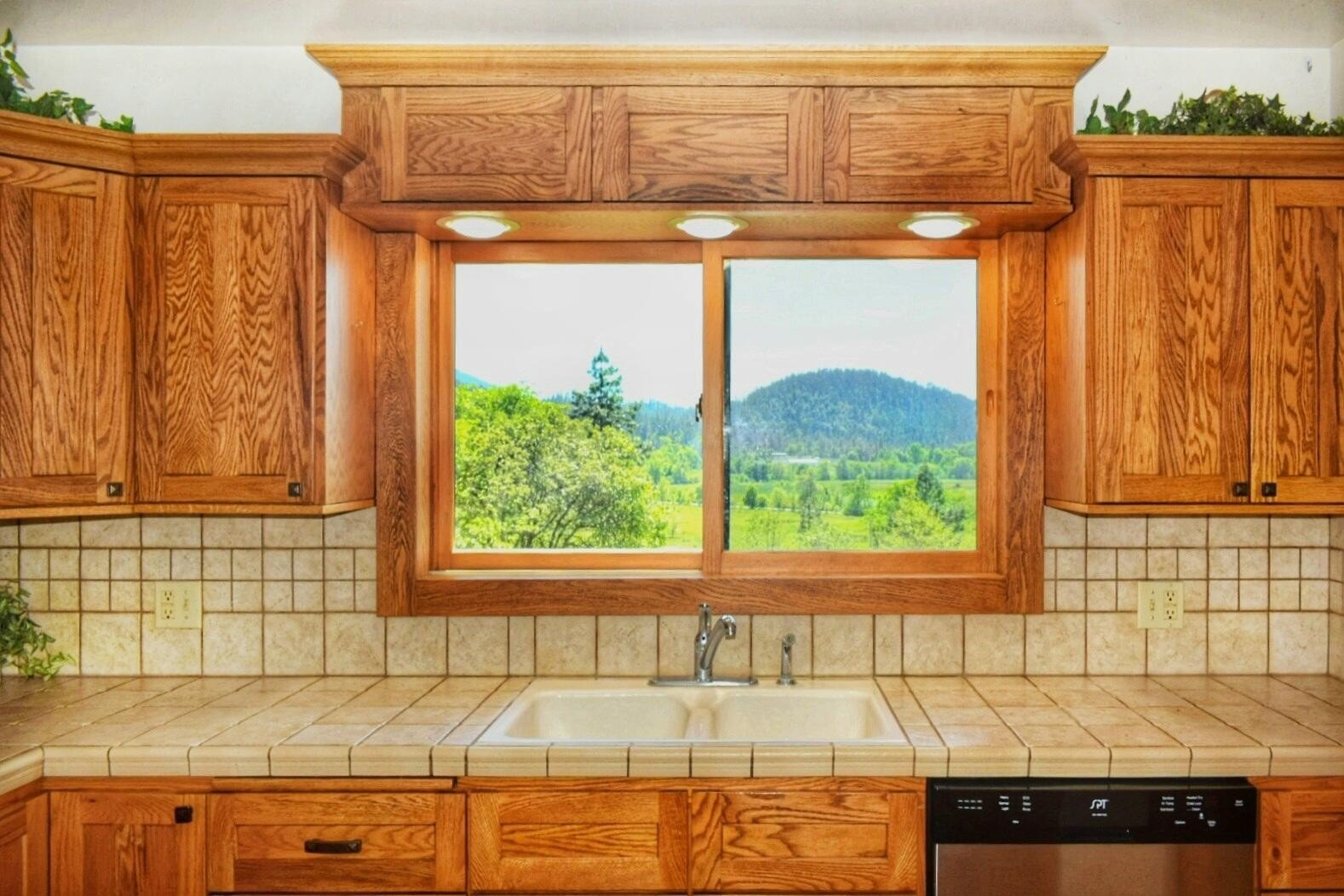 Cave Junction, Oregon, 97523, United States, 3 Bedrooms Bedrooms, ,3 BathroomsBathrooms,Residential,For Sale,1975674