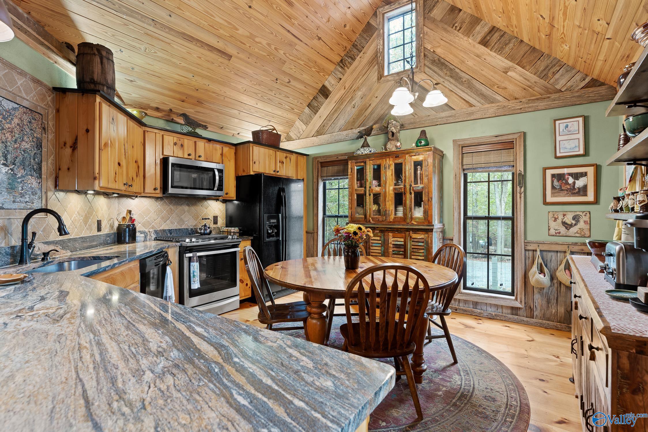 Mentone, Alabama, 35984, United States, 3 Bedrooms Bedrooms, ,1 BathroomBathrooms,Residential,For Sale,1978714