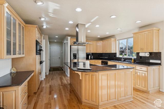 Layton, Utah, 84040, United States, 5 Bedrooms Bedrooms, ,4 BathroomsBathrooms,Residential,For Sale,1992771