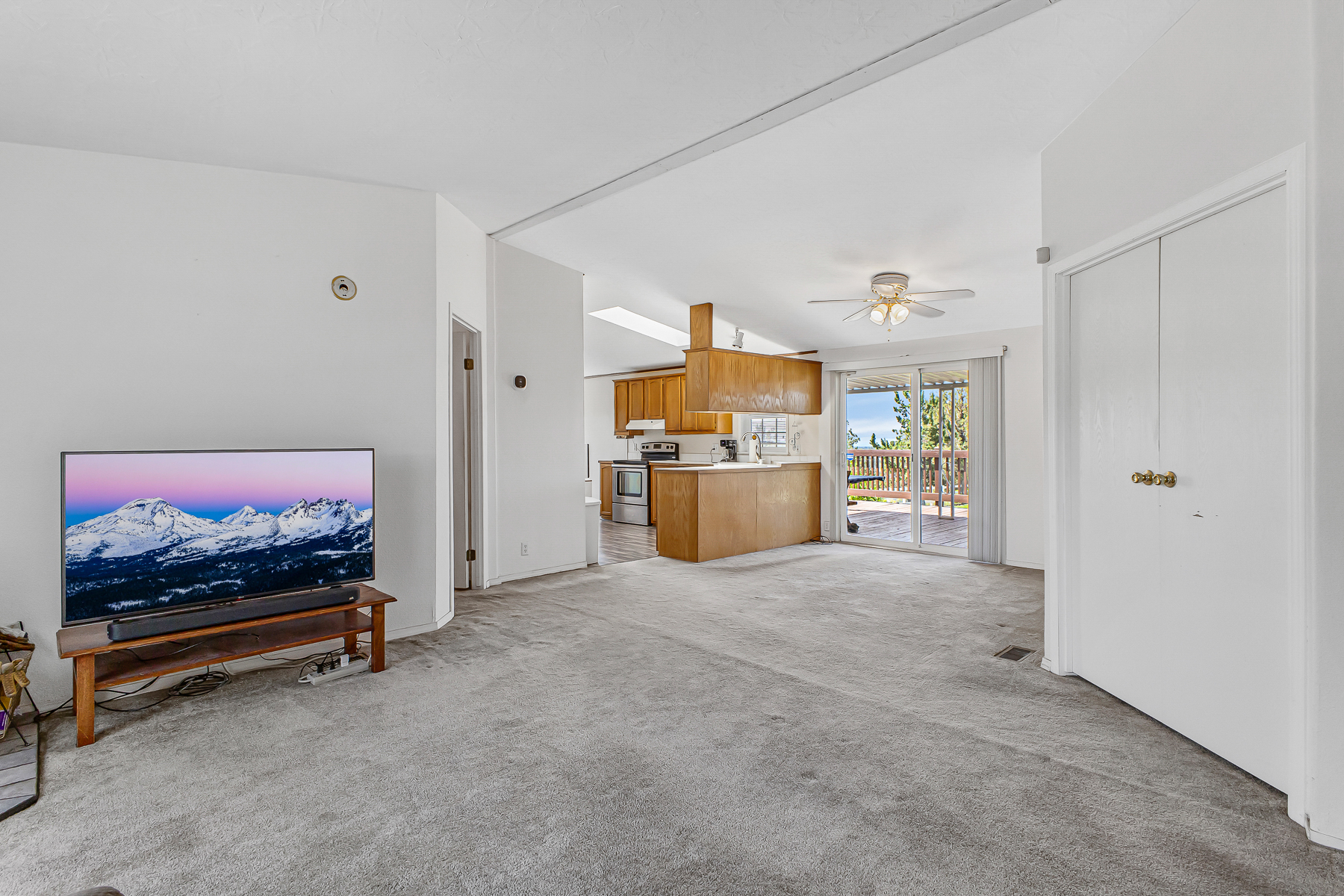 Prineville, Oregon, 97754, United States, 3 Bedrooms Bedrooms, ,2 BathroomsBathrooms,Residential,For Sale,1885821
