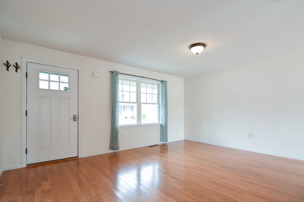 Rockland, Massachusetts, 02370, United States, 4 Bedrooms Bedrooms, ,3 BathroomsBathrooms,Residential,For Sale,1942802
