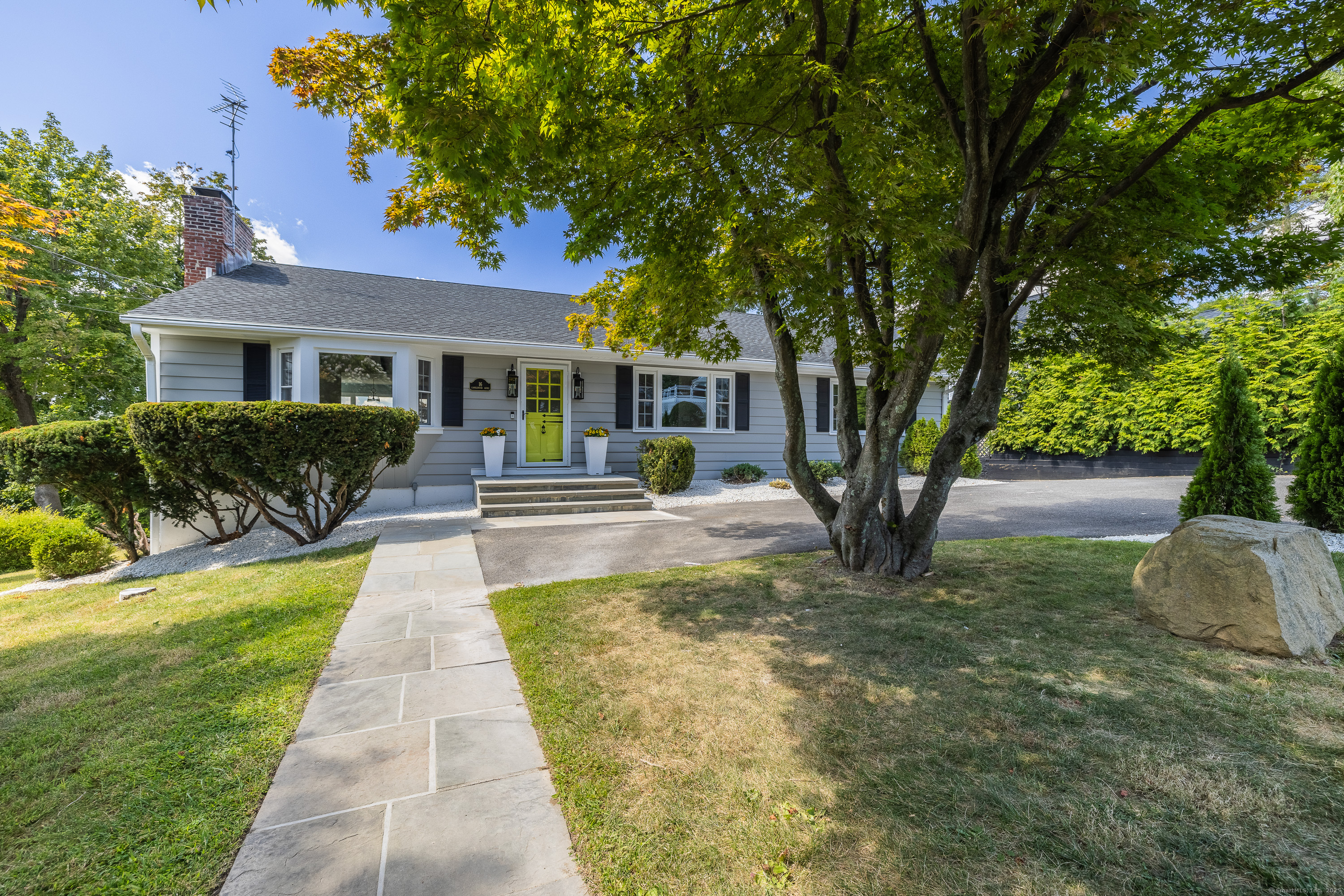 Brookfield, Connecticut, 06804, United States, 3 Bedrooms Bedrooms, ,4 BathroomsBathrooms,Residential,For Sale,1940398
