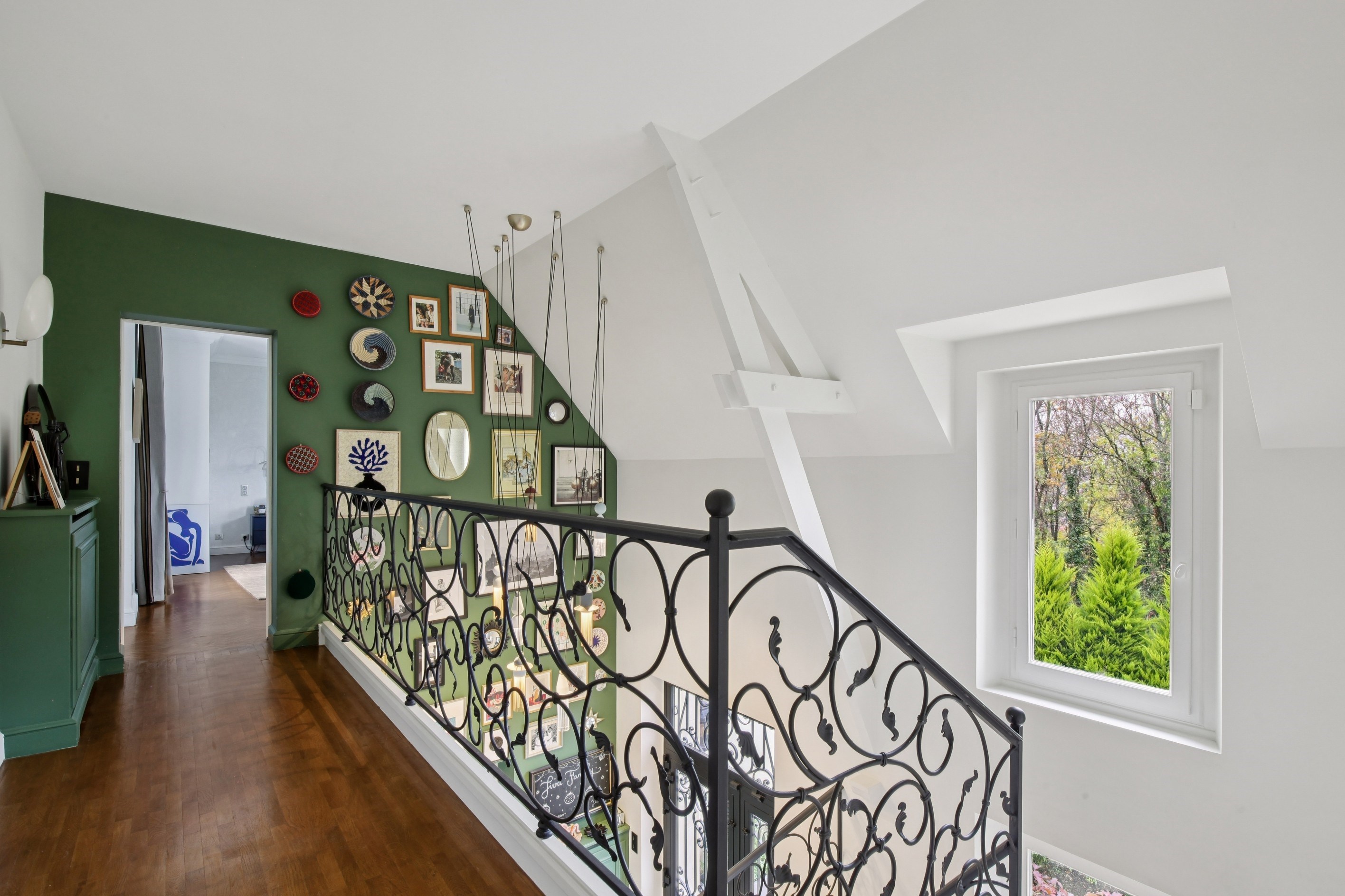  BRIGHT FAMILY HOUSE WITH LANDSCAPED GARDEN - 物件實景