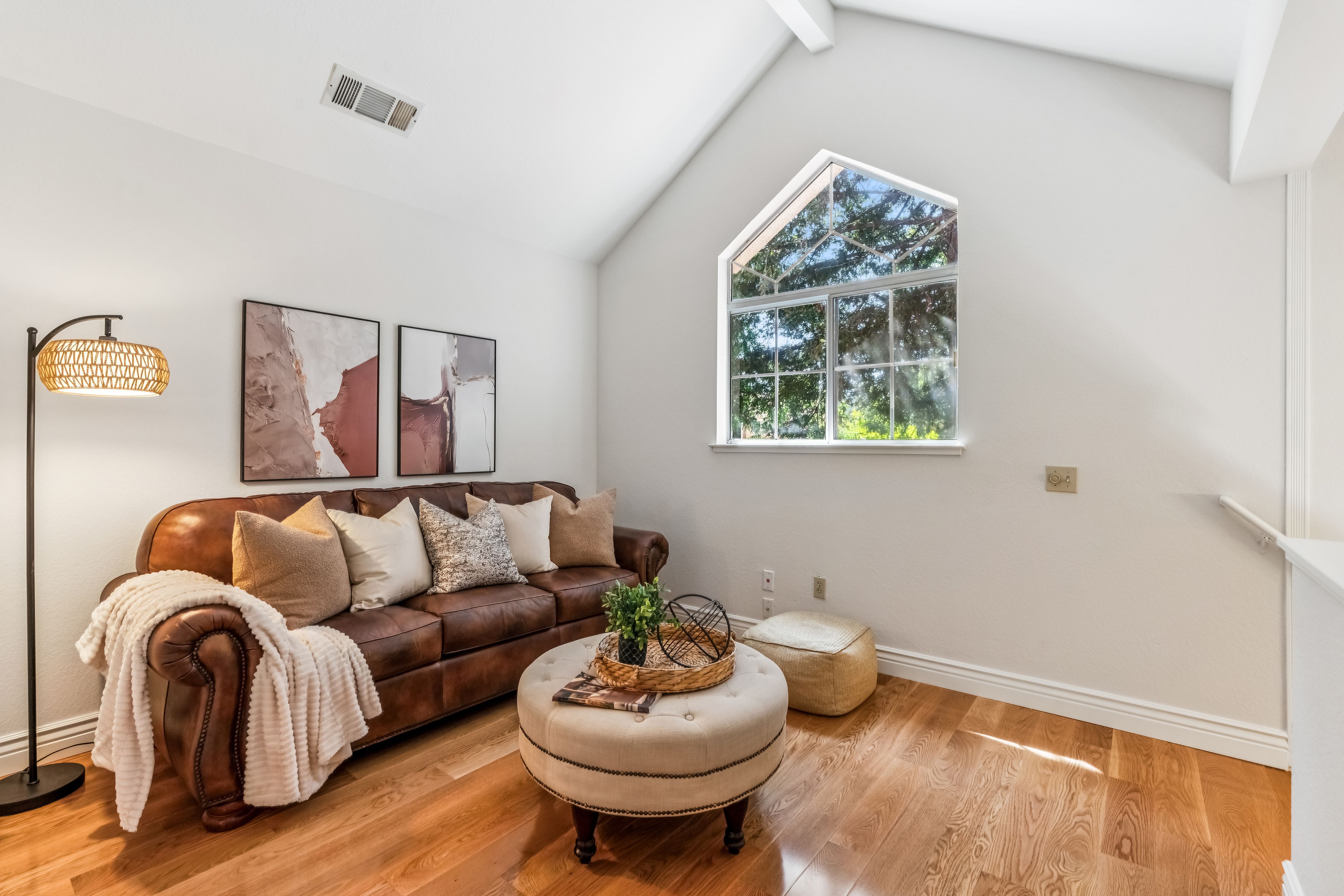  Private, Updated Townhome Surrounded by Majestic Trees - 物件實景