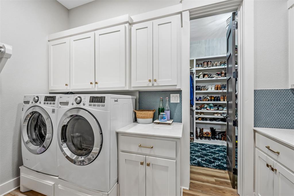 Mineola, Texas, 75773, United States, 3 Bedrooms Bedrooms, ,3 BathroomsBathrooms,Residential,For Sale,1947145