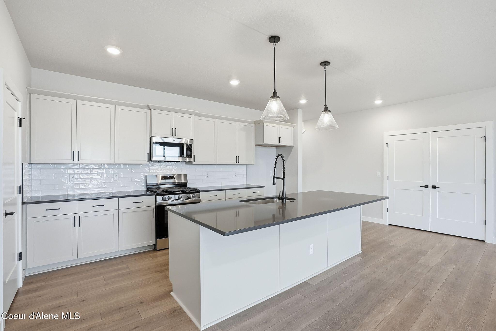 Coeur d'Alene, Idaho, 83815, United States, 4 Bedrooms Bedrooms, ,3 BathroomsBathrooms,Residential,For Sale,2015993