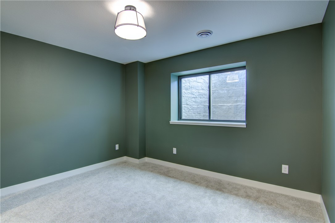 Eau Claire, Wisconsin, 54701, United States, 3 Bedrooms Bedrooms, ,2 BathroomsBathrooms,Residential,For Sale,1984514