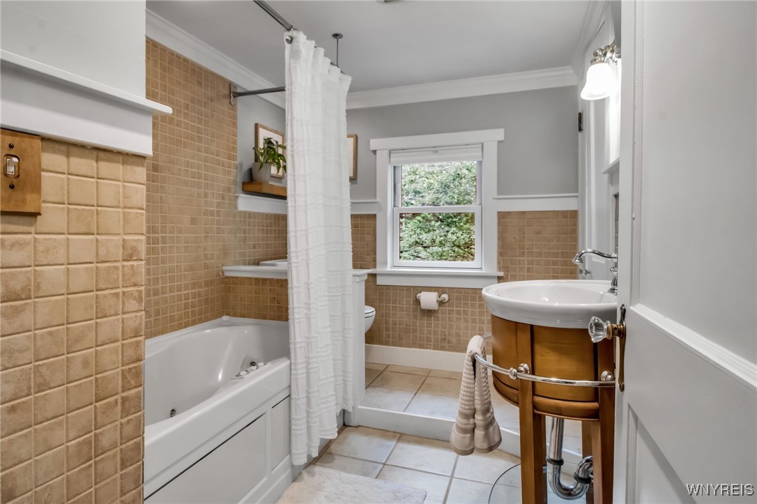 Aurora, New York, 14052, United States, 3 Bedrooms Bedrooms, ,3 BathroomsBathrooms,Residential,For Sale,1865001