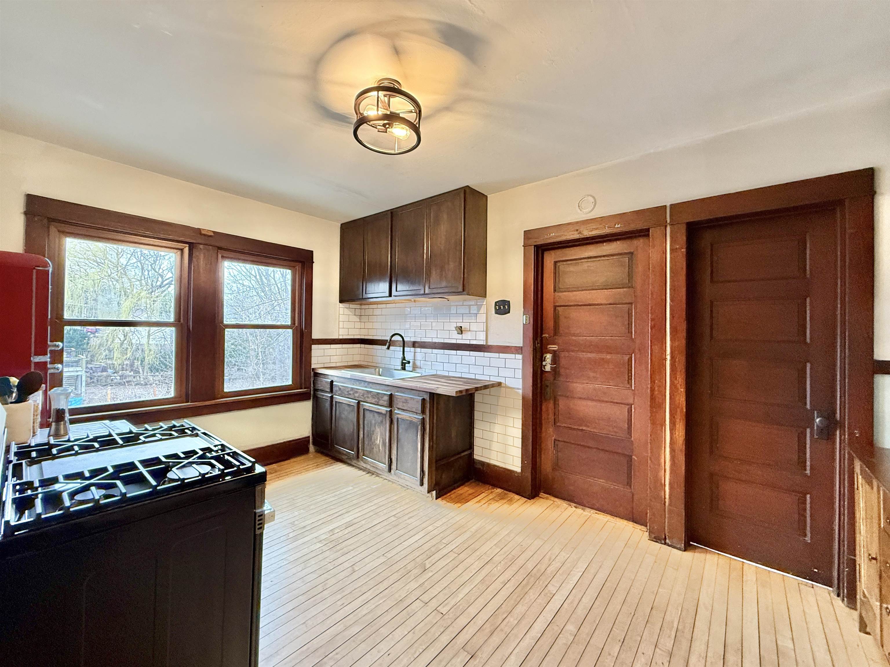 Madison, Wisconsin, 53703, United States, 5 Bedrooms Bedrooms, ,2 BathroomsBathrooms,Residential,For Sale,1979001