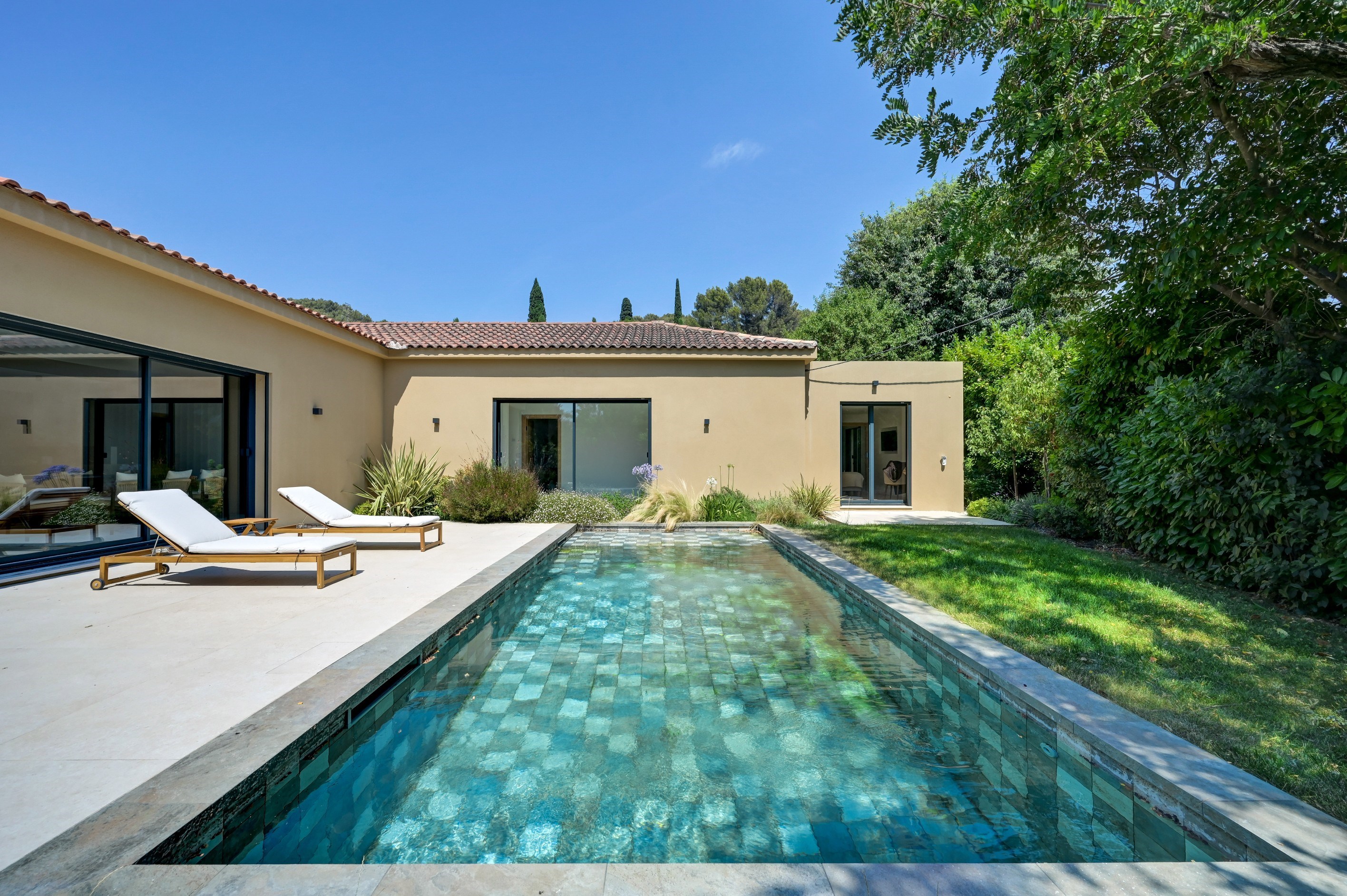  Aix-en-Provence  Contemporary Villa with Pool, Triple Garage and Walking Dista… - 物件實景